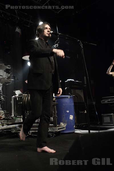 EINSTURZENDE NEUBAUTEN - 2008-05-12 - PARIS - Le Bataclan - Christian Emmerich [Blixa Bargeld]